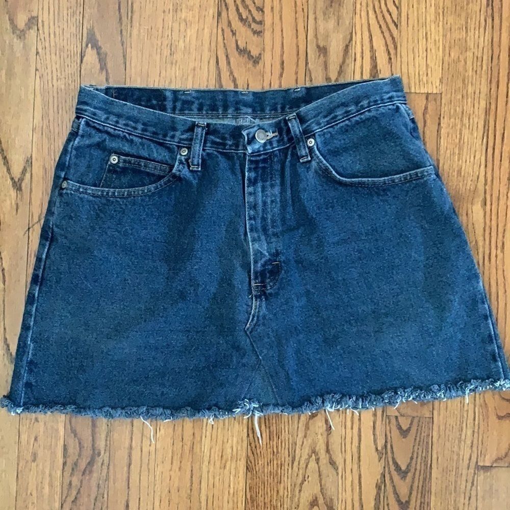 WRANGLER DENIM SKIRT W/ FRAYED HEM